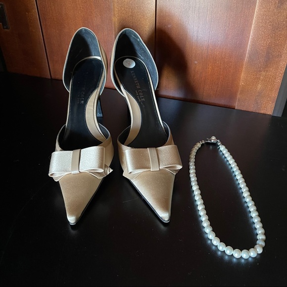 Kenneth Cole made in Italy satin bow pumps - Picture 2 of 8